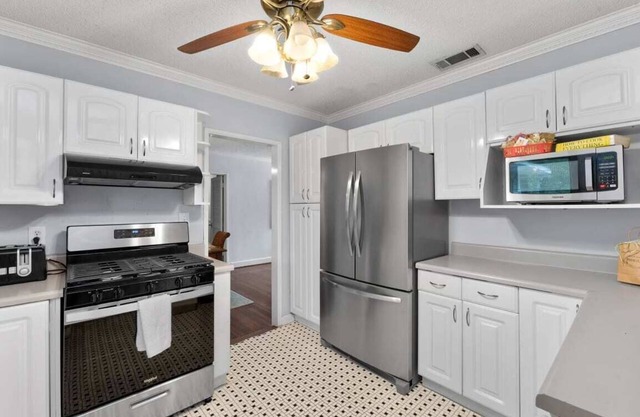 NEW Midtown 4 BD 3 BA | Sleeps 20 | Mardi Gras