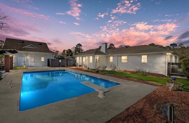 NEW! minutes to downtown-1/2acre Luxe Ranch Living