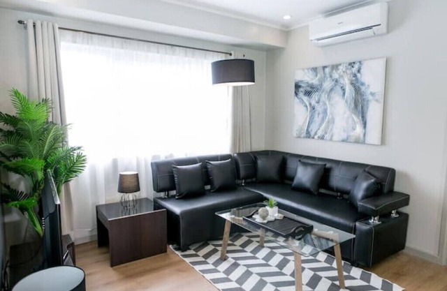 New! Modern 2 BR in BGC - Fast Wi-fi 58" UHD TV