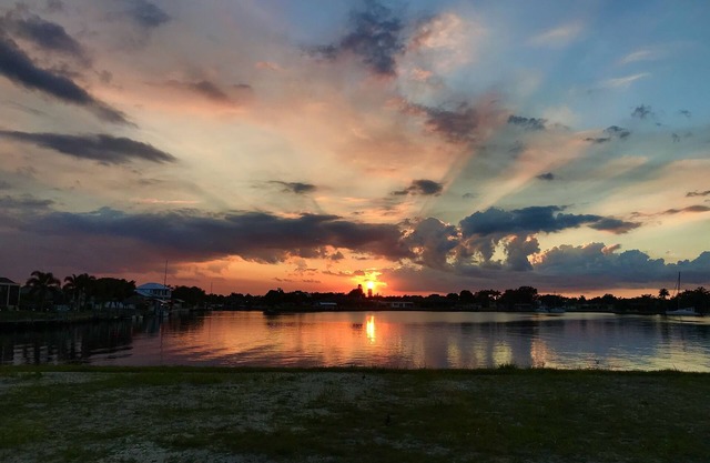 NEW MODERN 3BR / 2BA WATERFRONT HEATED POOL DOCK PATIO DIRECT GULF ACCESS BEACH