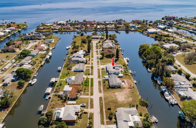 NEW MODERN 4/3 WATERFRONT HEATED POOL GULF ACCESS FLORIDA HOME