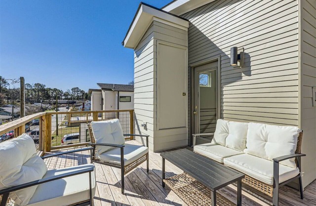 New Modern Durham 2 BR Retreat + Rooftop Deck