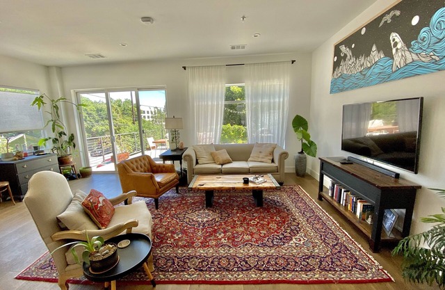 New Modern East Austin Condo - 3mi. from Downtown