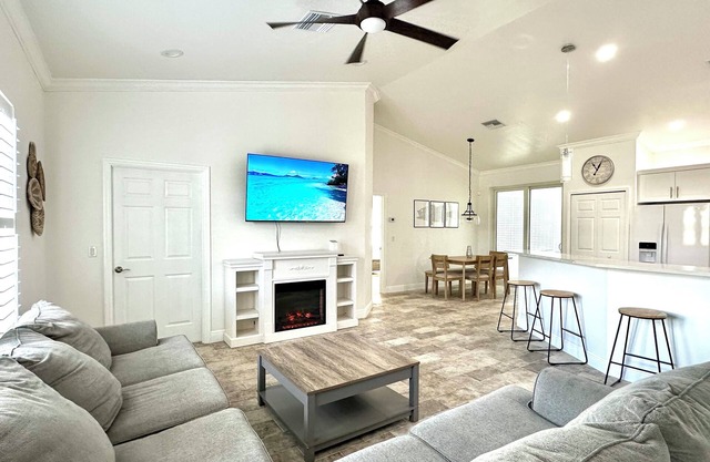 New modern family-friendly home! Canal access to Lake June