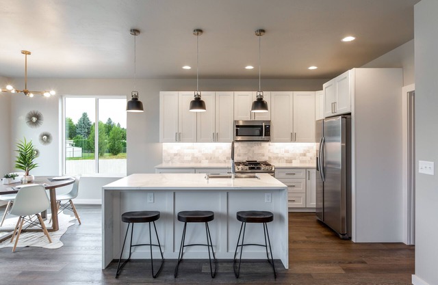 Nouvelle maison de luxe moderne à Spokane avec 5 chambres 3 salles de bains et 16 personnes