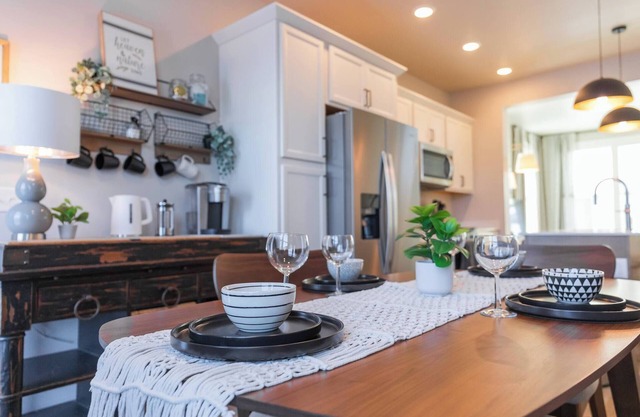 New modern Townhome with Hot Tub in Billings