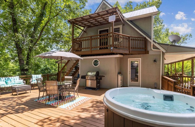 New - Mountain Cottage with Hot Tub near Dollywood