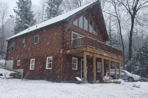 New mountainside log cabin