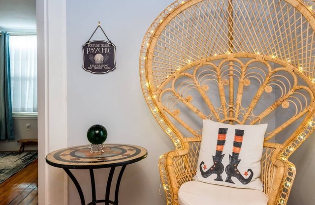 *Omi's Downtown Halloween Retreat|Salem+HocusPocus