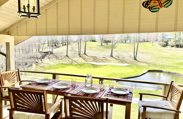 NEW Papa's Place on 1st hole Linville Land Harbor Pet Friendly