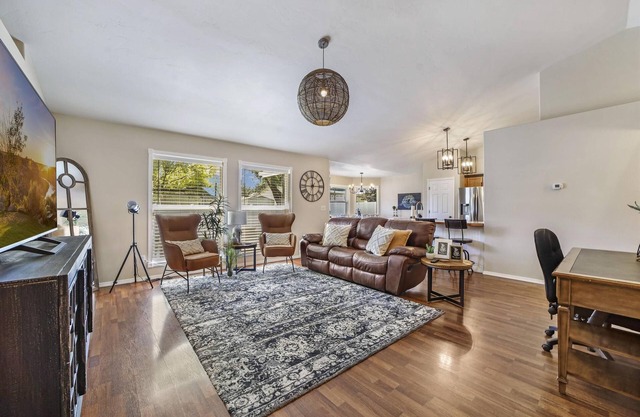 NEW! Park Meadow. Near St. Luke’s, Clean 4 bedroom, 2 bathroom.