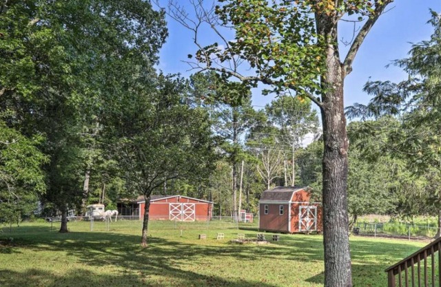 New! Peaceful retreat on 13 Acres near Lake Murray. Come watch the horses graze!