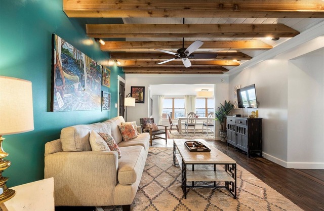 NEW!! Peach Bluff House | Hot Tub | Gorgeous Mtn Views!! | 3 Bed, 2 Bath