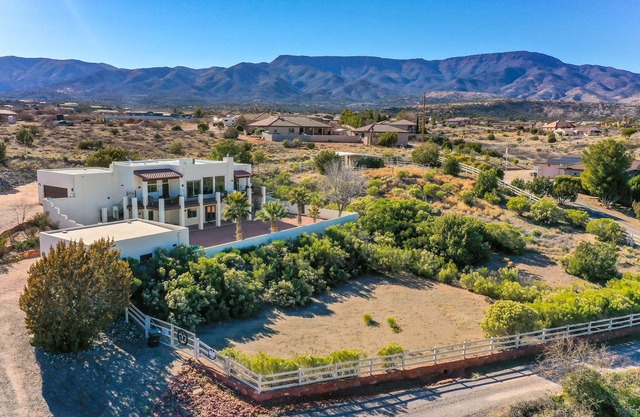 7J Ranch: Vues de Red Rock, piscine et spa