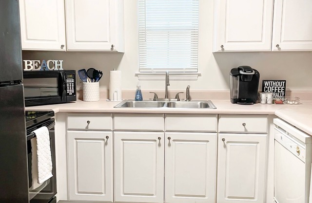 NEW* Pet Friendly! Close to Beach, Downtown & UNCW