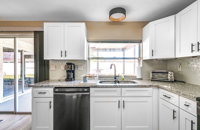 New Port Richey Home < 4 Mi to Downtown!
