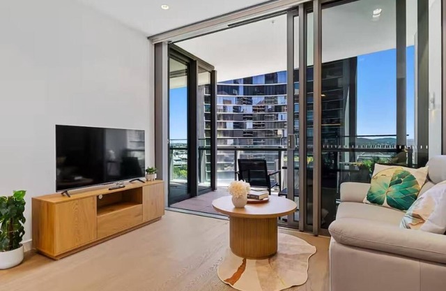 New Private Apt in Queens Wharf lv12