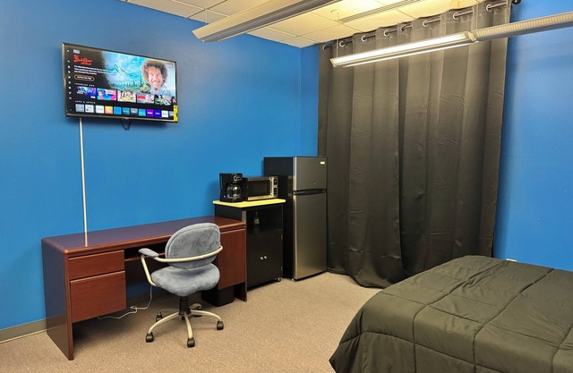 New private bedroom with share bathroom great location