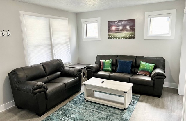 NEW!! Private Home in Canton! Pro Football Hall of Fame!