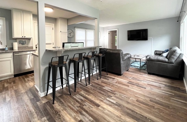 New! Private home in Geneva! Close to everything!