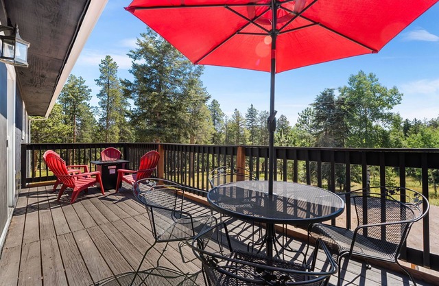 NEW! Private Mountain home in Conifer: Hot tub, game room, pets. Near Red Rocks!