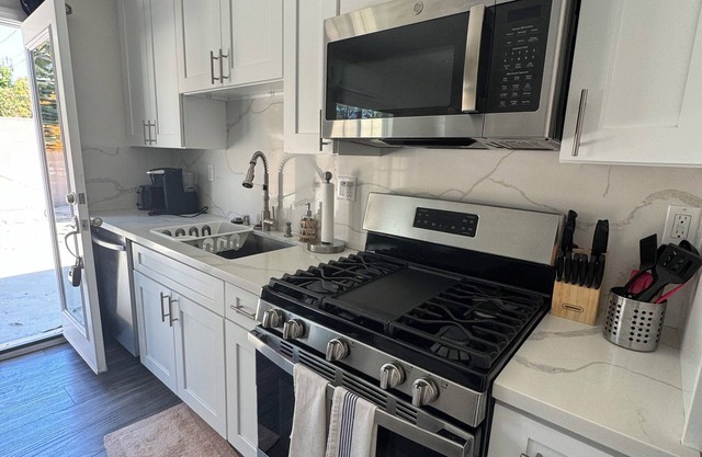New private studio house with parking space! Fully furnished & centrally located