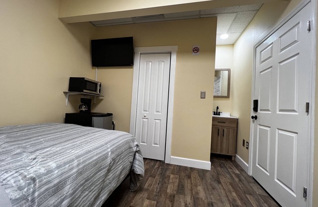New private suite room inside the apartments building loft by UAB / Downtown.