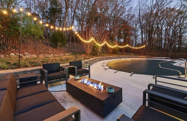 RÉDUCTION DE NOUVELLE PROPRIÉTÉ! Retraite de luxe avec piscine et salle de jeux, North Nashville