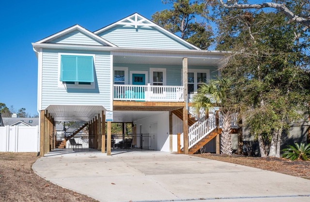 Comfort and Privacy - Fully Renovated - Walk to Beach