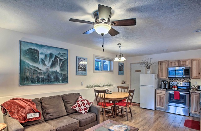 NEW! Rathdrum Escape w/ Hot Tub, 2 Blocks to Water