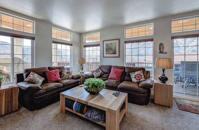 NEW - Raven's Nest - DT Leavenworth