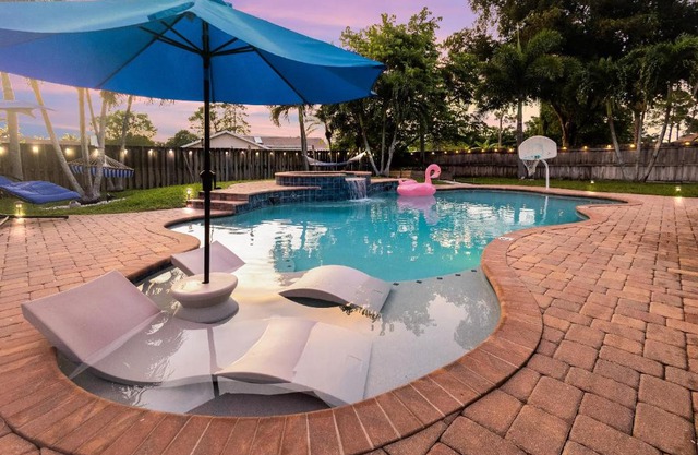 New Regal Manor Paradise Dreamy Heated Pool Spa