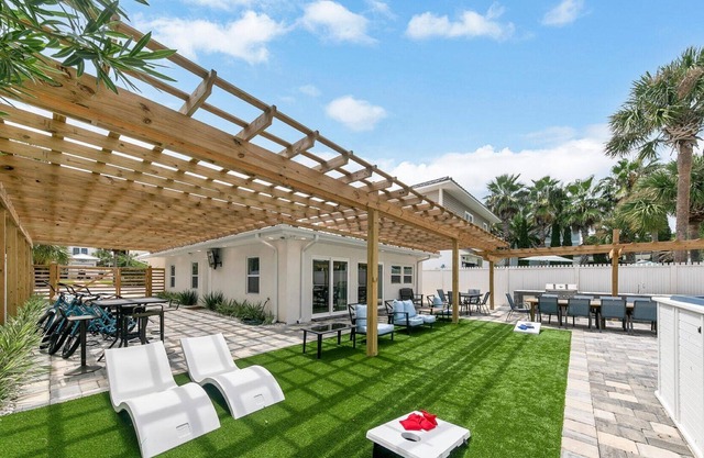 Low Fall Rates!!Newly Renovated Coastal Bungalow, Above Ground Pool!