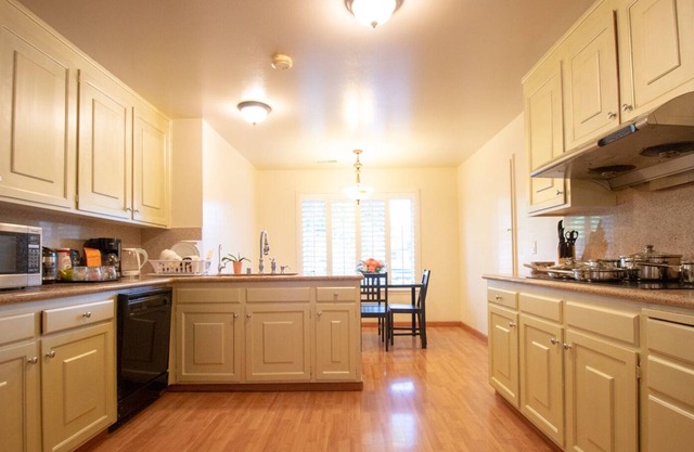 New remodel house with 6 bedrooms and 3 bathrooms in San Jose