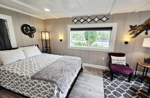 NEW! Remodeled Cozy Rustic-Luxury w/Kitchen