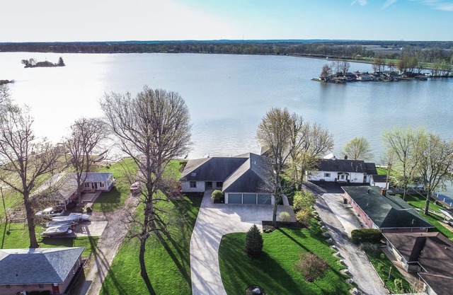 PASSEZ UNE SEMAINE SUR L'EAU dans Luxury Home w / 3 bateau glisse! TARIF D'ÉTÉ $ VEN.-VEN
