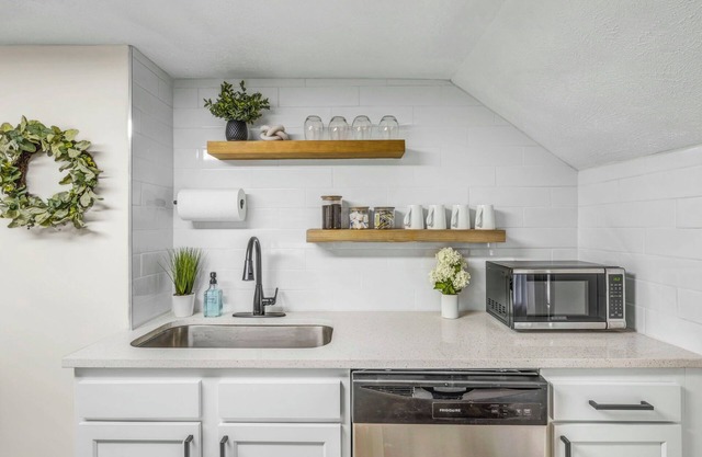 New! Renovated 1BR w/ King: Modern Comfort