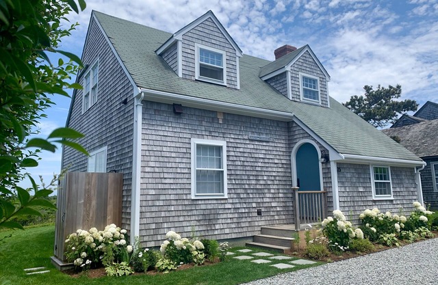 New Rental! Renovated in 2020, Walk to Beach, Outdoor Shower, Fire Pit, Tennis