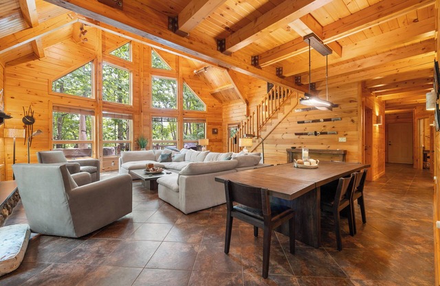 NEW RENTAL! Tranquil lake-front log home on Lake Anna w/hot tub, fire pit