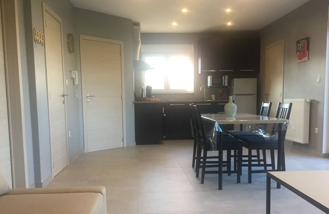 Résidence neuve avec parking privé et 2 logements pour 4 personnes chacun.