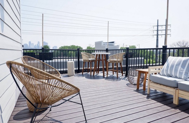 NEW! Retro Urban Retreat - 5 bd in Northeast Minneapolis with roof top deck