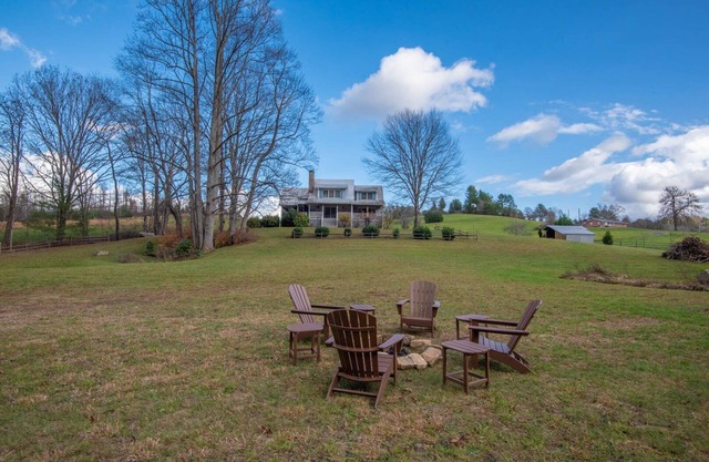 New River Mountain Getaway - Fire Pit - Gas Fireplace - Minutes to West Jefferson