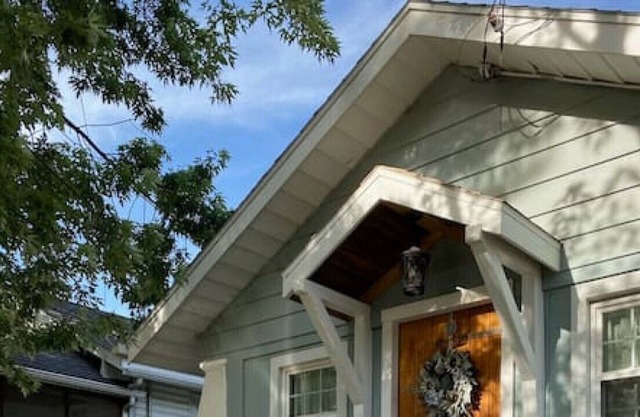 NEW: Romantic west side cottage