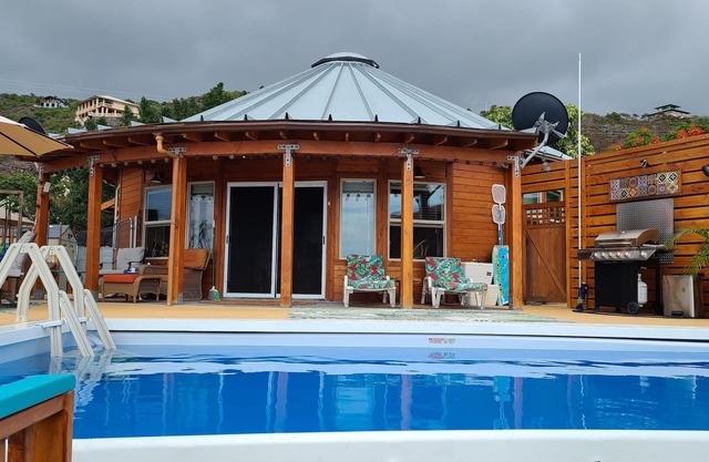 Nouvelle maison ronde avec piscine à 180 degrés avec vue sur l'océan 13% de réduction pour 7 nuits