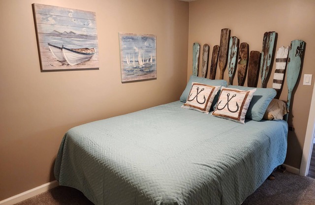 NEW! Royal Bungalow Lake House W/ Lake view & access - Canadian Lakes