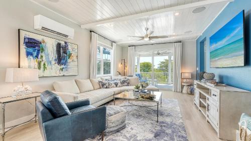 NEW! SaltWater Serenity less than 500ft to AMI, Canal Front!