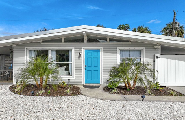 NEW! Sea Mist Hideaway | Lanai, Outdoor Lounge + Fire-Pit!