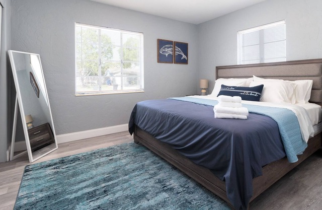 NEW- Seaside Sanctuary - 3 bed/2 bath minutes from the beach and downtown!