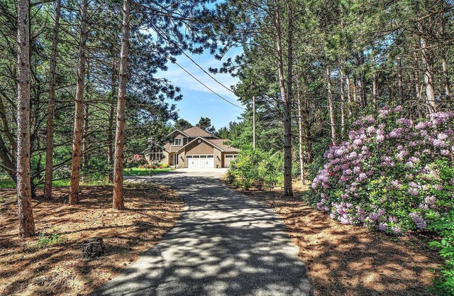 NEW Secluded 2.5-Acre Modern Retreat by Lake Michigan–Near Holland & Grand Haven