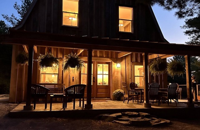 NEW+Secluded w/POOL! 16ac, hot tub, fire pit, arcade, theater room& fishing pond